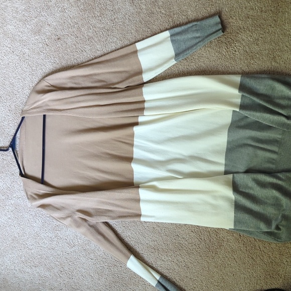 Color block cardigan size medium - Picture 3 of 4